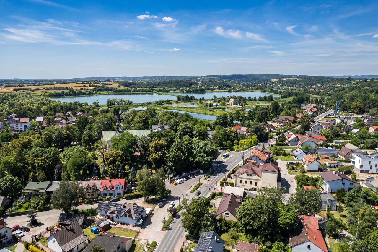 Elektryk wykonujący pomiary instalacji elektrycznej w mieszkaniu na krakowskich Bronowicach